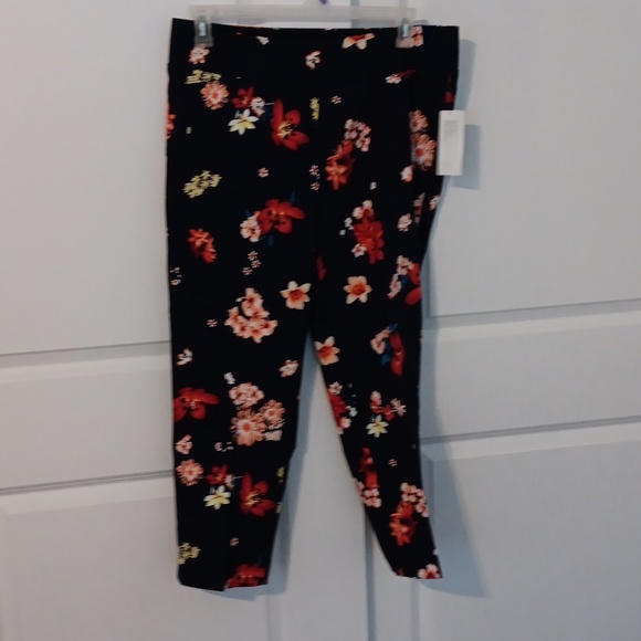 Black floral pants - Picture 1 of 3